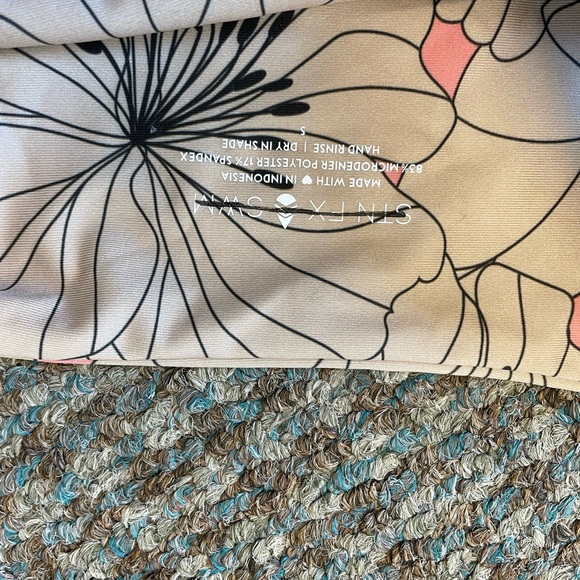 Stone Fox Swim High waisted bottoms in Tropicana - Picture 4 of 4